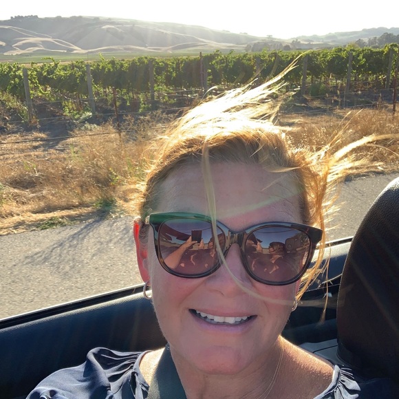 Meet your Posher, Jennifer - Picture 1 of 1